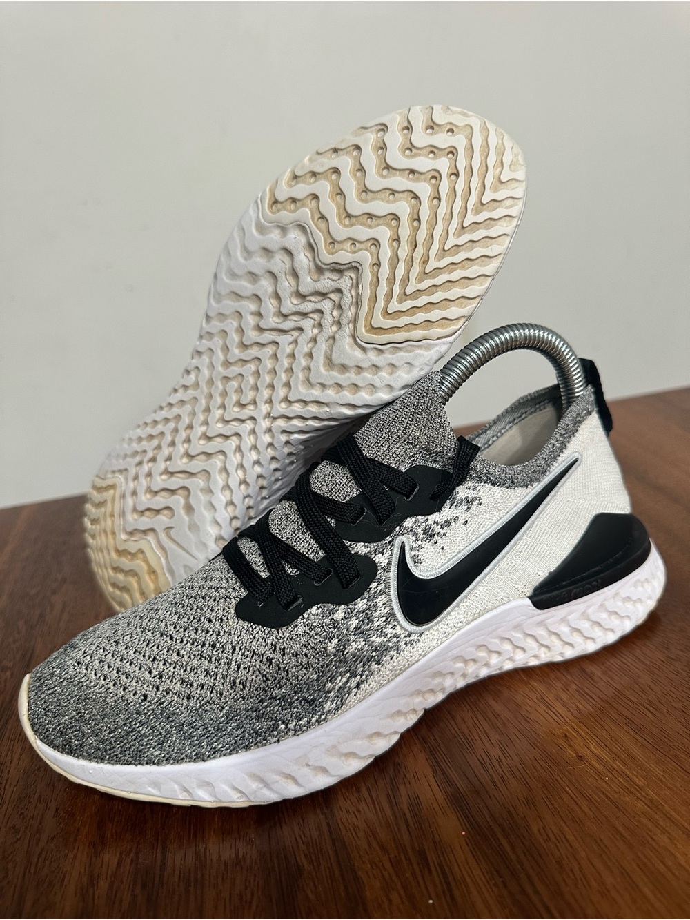 Nike Epic React Flyknit 2 Women's Size 7 Running Shoes Black White Oreo